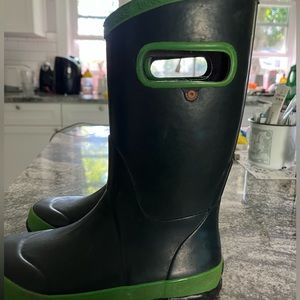 Bogs little boys size 2 Rainboots